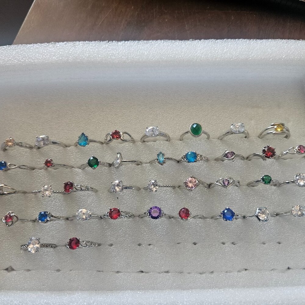 Assortment of bulk rings size 7 and 6